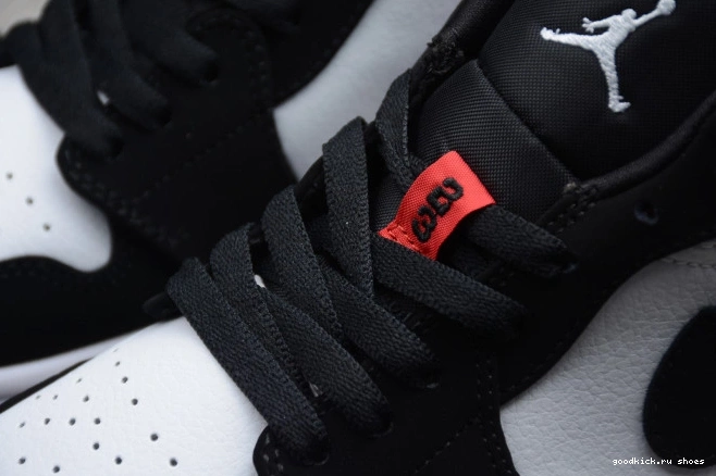 553558-116 Low Black Toe Jordan Air 1 0816